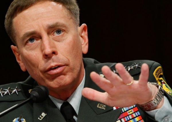데이빗 퍼트레이어스 아프간 주둔 미군 사령관은 조만간 아프간 철군안을 백악관에 보고할 예정이다