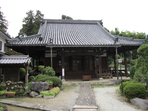 스이꼬 천황의 풍포궁. 원래는 소가노 이나메의 개인집이었다