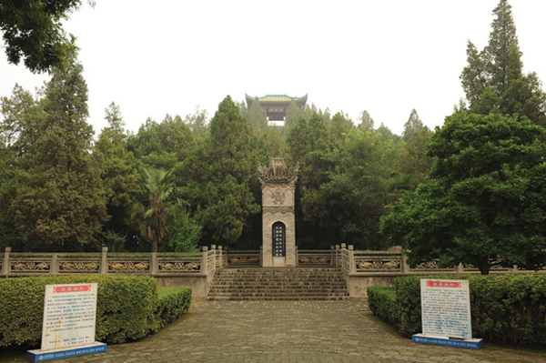 중국 섬서성 흥평현 남위향 도상촌에 한무제 무덤의 배장묘인 곽거병의 묘