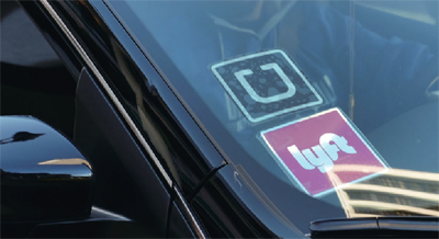 차량공유서비스를 통해 운행하는 기사들은 앞으로 차의 앞과 뒤에 회사를 표시하는 스티커를 부착해야한다