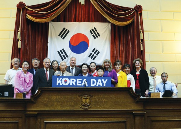 로드아일랜드 의회가 올해 광복절인 8월 15일을 한국의 날(Korea Day)로 선언하는 결의안을 5월 26일 통과시켰다. RI 하원의 결의안에 따라 한인들은 1979년에 이어 37년만에 한국의 날을 되찾게 됐다