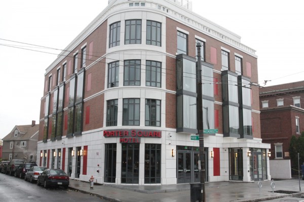 보스톤 지역 최초의 한인 호텔 <포터스퀘어 호텔>이 케임브리지 포터스퀘어 소재 구 가야식당 자리에서 11월 2일 문을 열었다