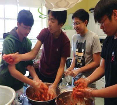2013-2014 학년도에 뉴잉글랜드 한국학교 고급반 학생들이 실시한 김치만들기