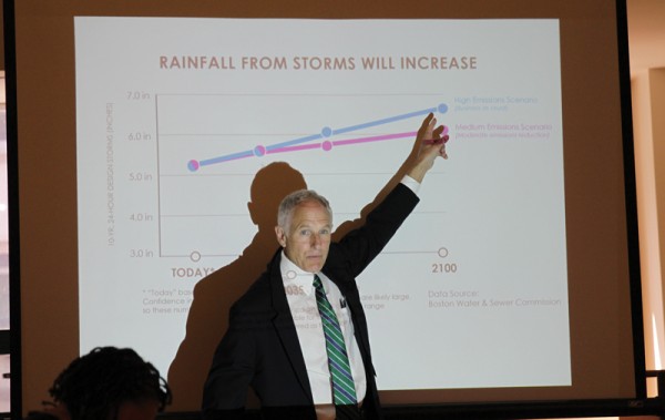 매사추세츠 주립대학 환경대학 기후변화학 폴 커쉰 교수가 스톰이 다칠때 강수량이 늘어날 것이라고밝히고 있다