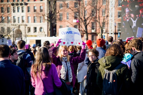 지난 21일  보스톤에서 열린 '여성행진' 시위에 참가한 시위군중들