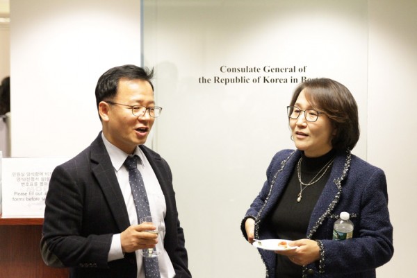 황인구 보스톤칼리지 한국학연구소 교수(좌측)
