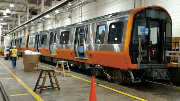 지난 주에 MBTA로 배달된 새 오렌지 라인 차량