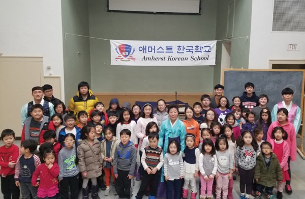 애머스트 한국학교는 이숙련 대구요리학원장을 초청 ‘한국의 뿌리, 한식과 전통예법’이란 주제의 특별강연을 2월 16일가졌다