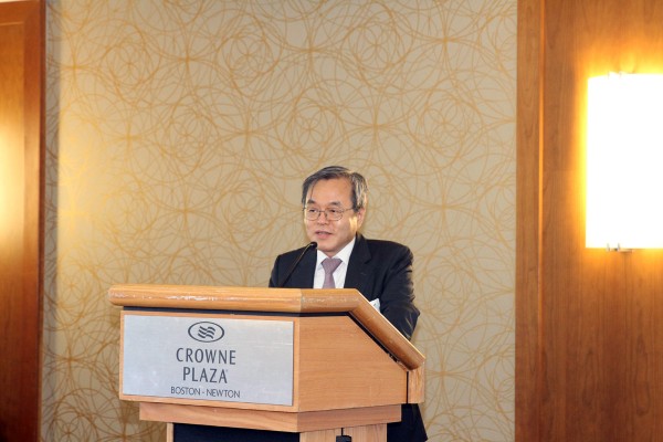 네트워킹 만찬에서 한국 바이오 컨벤션 참여 변천사를 설명한 서정선 한국 바이오 협회장 