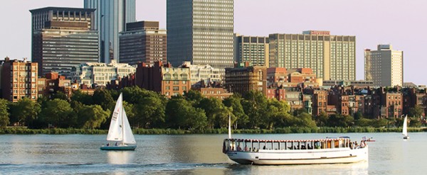 보스톤 건축 크루즈는 90분간 진행되며 9월 3일까지 매일, 10월 28일까지 주말에 운영된다