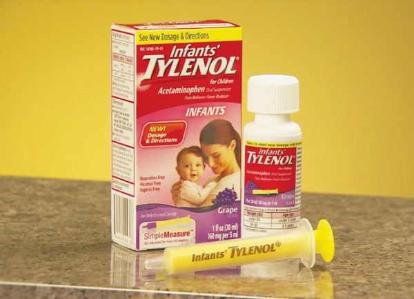 타이레놀이 유아용은 성분 차이가 있는 것처럼 하고 약간 비싸게 판매했지만 알고보니 어린이용과 동일하고 주사기만 더 들어 있었다