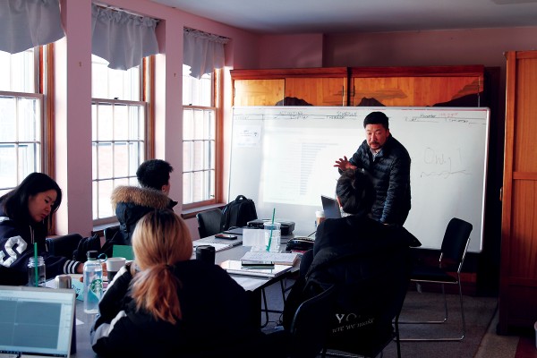 탈북대학생들이 22일 케임브리지 소재 교육격차개혁연수소(EDR)에서 이종균 교수의 창업에 대한 강의를 듣고 있다