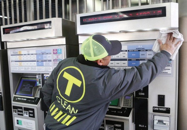 MBTA는 모든 차량과 선박을 매일 소독하고 있으며, 승강기 버튼이나 자판기 등 사람들의 접촉이 빈번한 물체의 경우 4시간마다 소독을 하고 있다