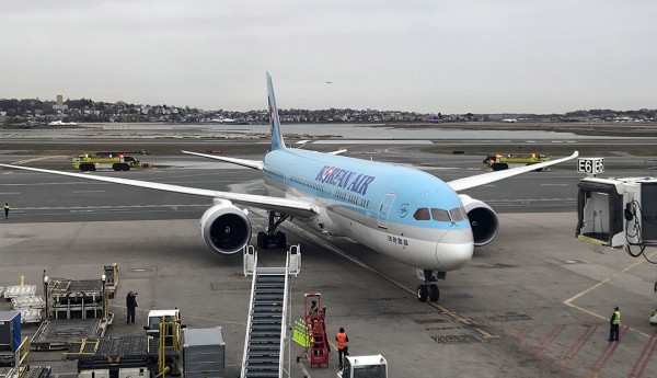 2019년 4월 대한항공 보스톤-인천 직항 노선 첫 비행기가 로건 공항에 도착한 모습(보스톤코리아 자료사진)