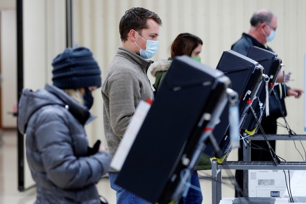 미국 조지아주 상원의원 결선투표장에서 투표하는 유권자들