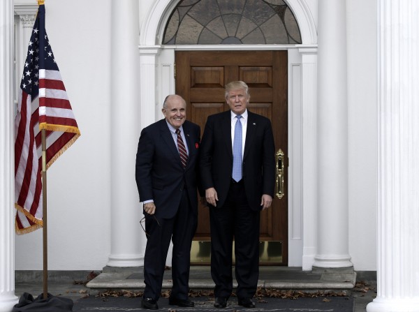 루돌프 줄리아니(왼쪽) 전 뉴욕 시장과 도널드 트럼프 미국 대통령