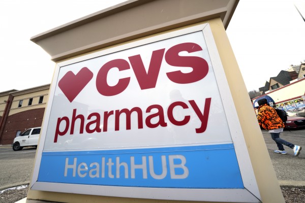 미국 대형 약국 체인인 CVS 피츠버그 지역 한 매장 홍보물