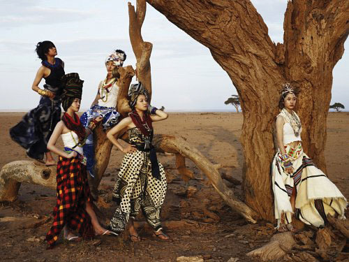 에프엑스가 지난해 10월 아프리카 케냐에서 사진작가 김중만과 아프리카 화보를 촬영했다. 당시 포즈를 취하고 있는 에프엑스