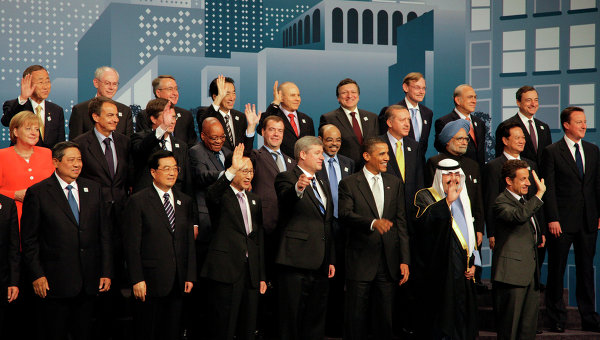 G20 정상 회의 폐막과 함께 기념 촬영을 하고 있는 각국 정상들.