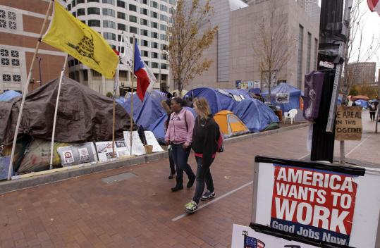 드웨이 스퀘어에 자리를 잡은 보스톤 점령 시위대의 텐트들