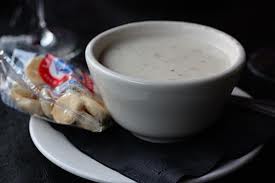 이 주 수요일, 리갈 시푸드에 가면 식사 주문시 크램 차우더 수프를 1달러에 먹을 수 있다.