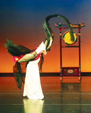 인간 문화재 이매방류 승무춤 이수자이자 뉴욕 한국전통예술협회를 이끄는 박수연 씨의 승무가 보스톤에서 펼쳐진다.