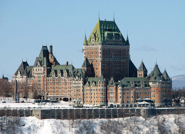 올드 퀘벡시티의 중심에서 랜드마크역할을 하는 유명한The Chateau Frontenac 호텔