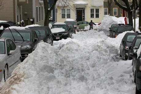 폭설이 내린 후 며칠이 지났지만 보스톤 시내 곳곳에 많은 눈이 쌓여 있다