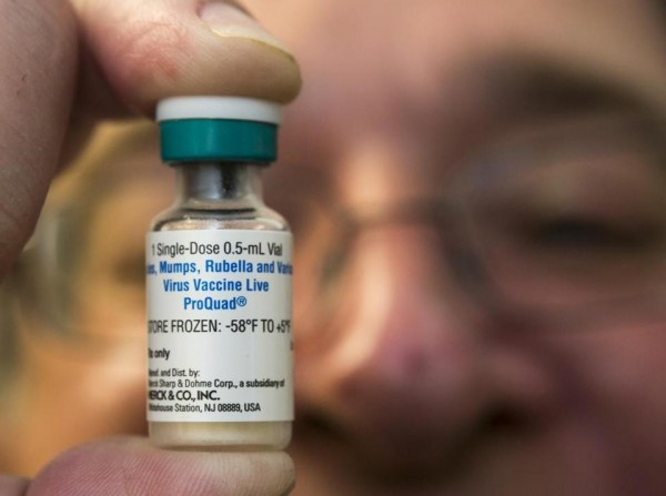 홍역 백신을 기피하는 일부 주민들과 취약계층을 통해 한 때 사라진 것으로 여겨졌던 홍역이 미국을 위협하고 있다