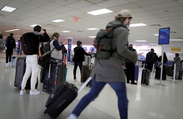 작년 11월 추수감사절 미국 뉴저지주 뉴어크공항을 이용하는 여객들