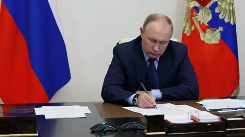분쟁지역 독립 승인 서명하는 푸틴