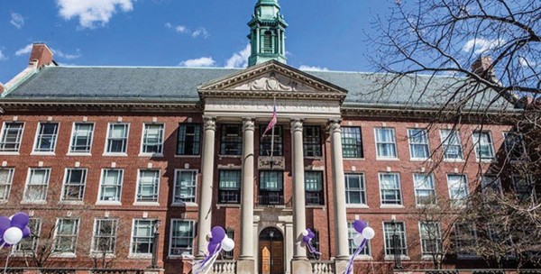 매사추세츠에서 유일하게 미국내 100위 안의 공립고등학교로 선정된 보스톤 라틴스쿨. 미국내 최초의 공립고이기도 하다