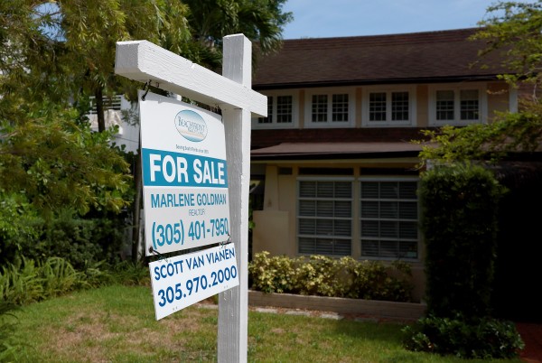 미국 플로리다에 걸린 주택 매매 광고