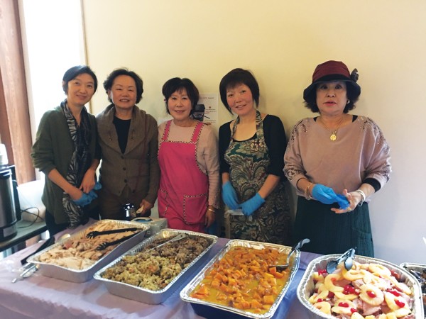 11월 16일 국제결혼선교회는 노인회에 칠면조 요리는 나누는 땡스기빙 기념행사를 개최했다