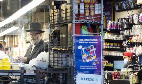 미국 뉴욕시 브루클린의 정통파 유대인 거주 지역의 슈퍼마켓