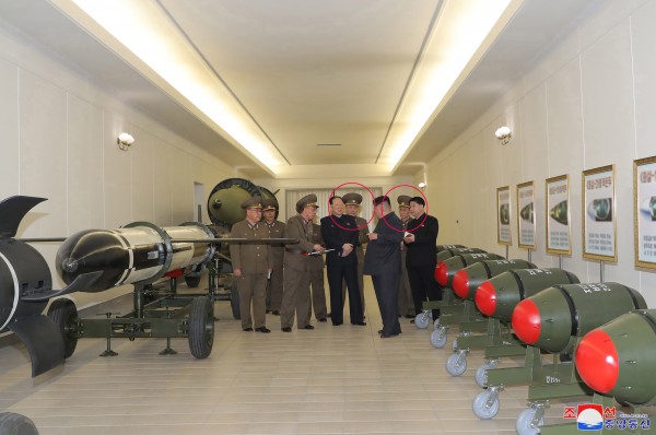 한 김정은 국무위원장은 지난 3월 27일 핵무기연구소에서 최근 사업정형과 생산 실태를 보고받았다고 28일 조선중앙통신이 보도했다.