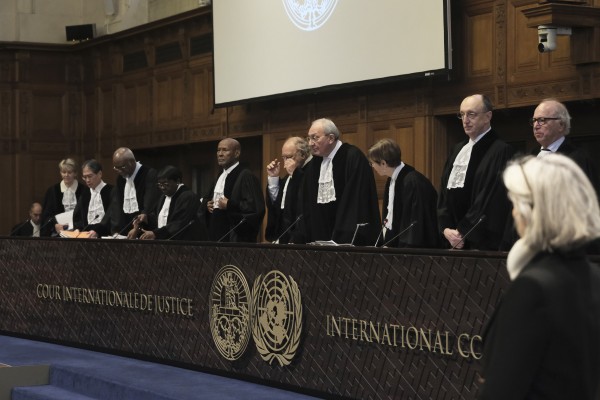 유엔 국제사법재판소(ICJ)에서 심리를 진행 중인 법관들
