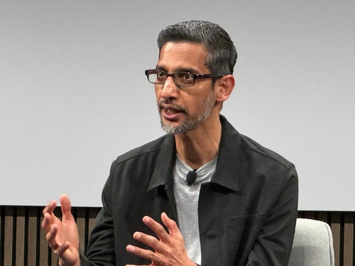 다르 피차이 구글 CEO가 15일(현지시간) 미 캘리포니아주 마운틴뷰 구글 본사에서 글로벌 미디어와 간담회를 하고 있는 모습.