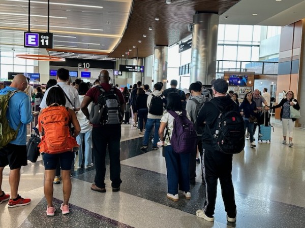 로건공항 출국장, 최근 로건공항에서 출국하는 것은 쉽지만 입국하는 것이 극히 까다로워졌다