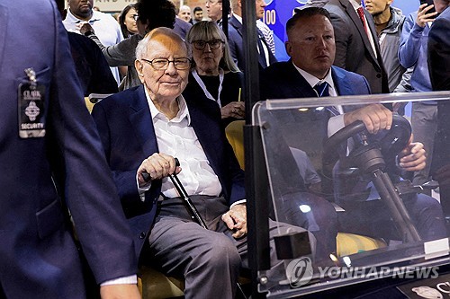 2024년 버크셔 주총에 참석한 워런 버핏