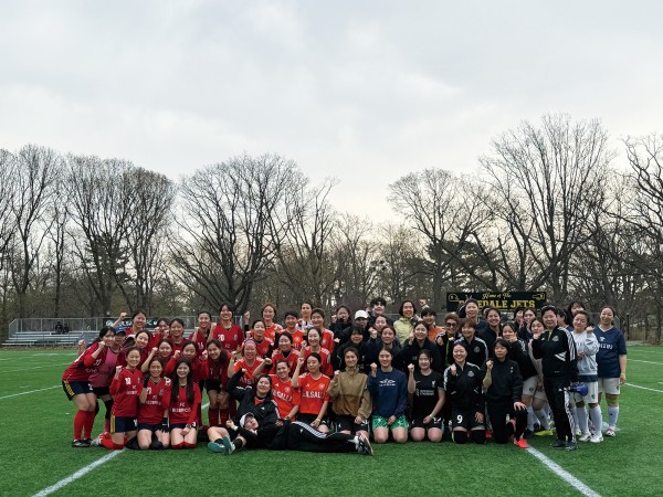 북미 한인여자축구연맹(KWFL)이 주최하고 보스톤 레드브릭스가 개최하는 제 2회 퀸즈컵 축구대회가 보스톤 인근 리비어에서 개최된다. 많은 한인들의 관람과 격려가 이들에게 큰 힘이 될 것으로 보인다