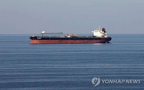 호르무즈 해협 지나는 유조선