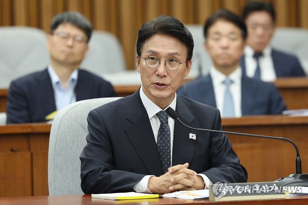 김민석 국무총리 후보자가 24일 서울 여의도 국회에서 열린 인사청문회에서 의원질의에 답변하고 있다.