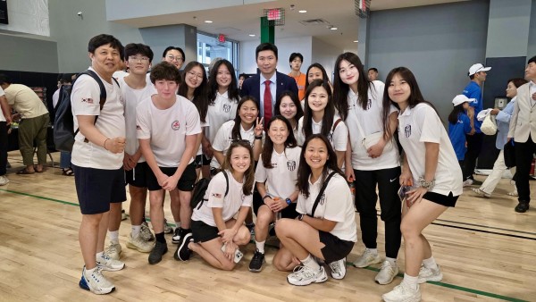 보스톤 태권도 선수단과 여자축구단 그리고 한국에서 온 대한체육회 회장 유승민