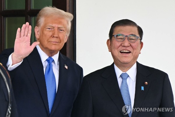 지난 2월 만난 트럼프 미국 대통령(왼쪽)과 이시바 일본 총리