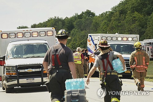22일(현지시간) 미국 뉴욕 관광버스 사고 현장