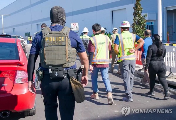 미국 이민 단속 당국 조지아주 공장 건설현장 단속 모습